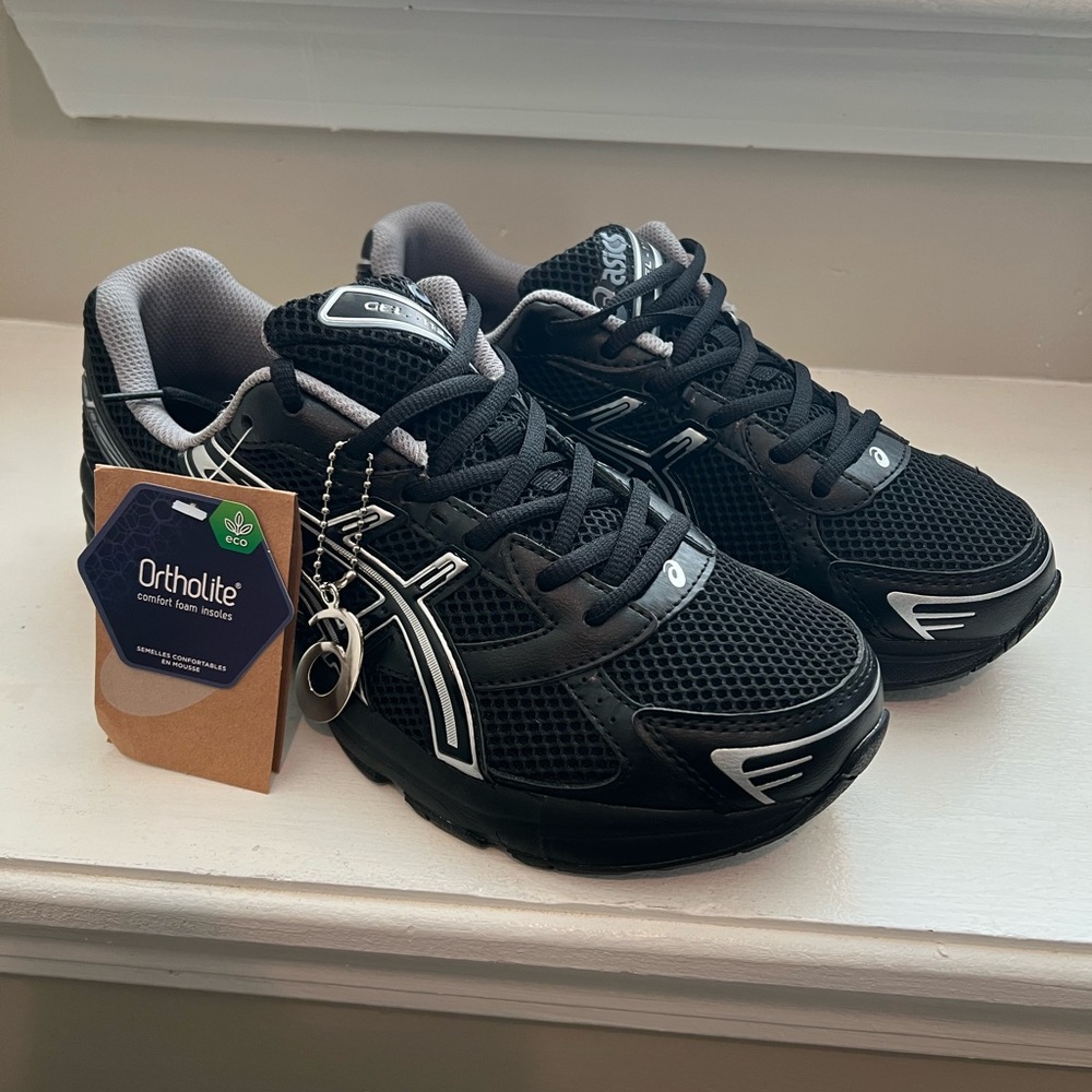 Brand New-Asics Gel 1300 Black and silver Mens Size 9.5